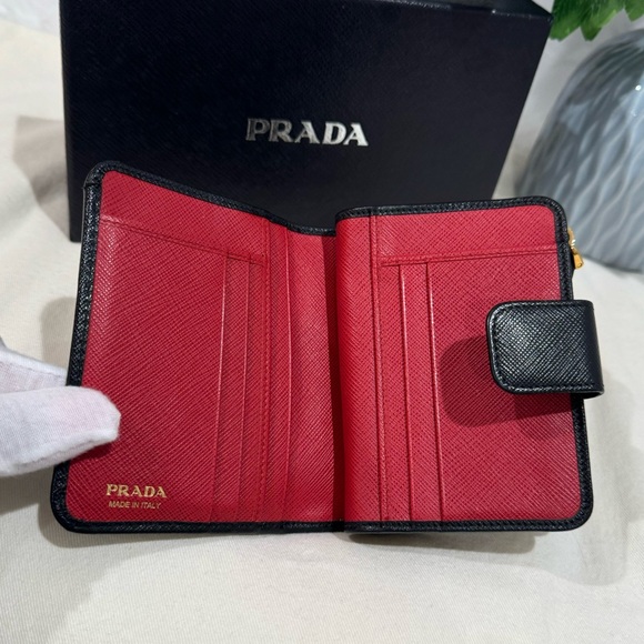 EUC✨PRADA Limited Edition Bifold Saffiano Wallet - Picture 9 of 15